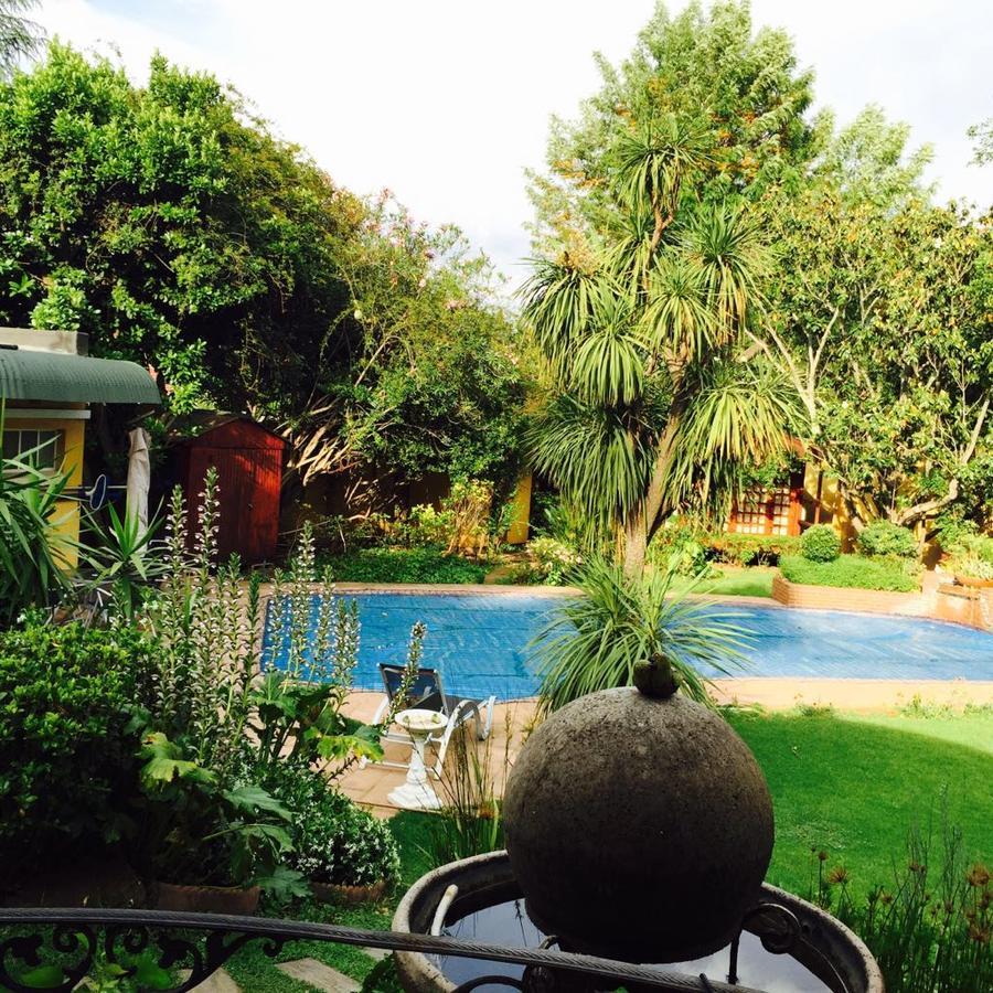 Villa Mikamora โจฮันเนสเบิร์ก ภายนอก รูปภาพ