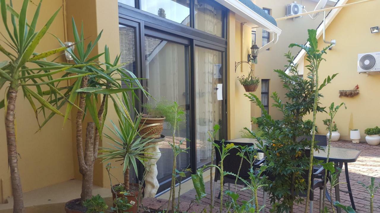 Villa Mikamora โจฮันเนสเบิร์ก ภายนอก รูปภาพ